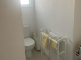 Adelfa Apartment bathroom